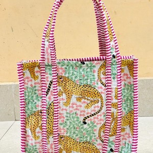 Bolso Tote Mini de Algodón con Estampado Floral, Diseño Rajastaní, Acolchado, con Cierre de Cremallera, Elegante, Espacioso y Reversible para Mujer - Product Image 3