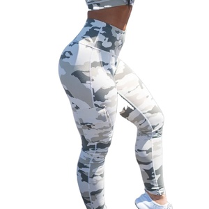 Leggings personnalisés à taille haute avec imprimé camouflage scrunch - Product Image 1