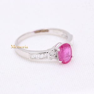 Bague de fiançailles en or blanc massif 14 carats avec rubis ovale naturel |   Bijoux fins pour femmes avec accent diamant baguette - Product Image 3