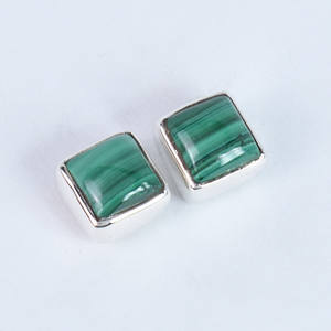 Boucles d'oreilles minimalistes carrées en argent sterling 925 massif avec grenat naturel de 5 mm pour hommes, femmes et enfants – Vente en gros pour fêtes - Product Image 3