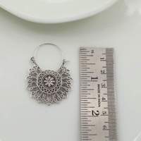 Boucles d'oreilles créoles pendantes pour femme, motif floral bohème, en alliage plaqué argent antique, bijoux fantaisie