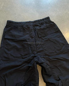 Streetwear Pantalon et pantalon surdimensionné grande taille pour hommes Pantalon cargo noir à poches larges et vierges - Product Image 3