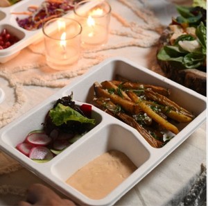 Plateau repas jetable 3 compartiments en bagasse de canne à sucre, biodégradable, sans plastique, non toxique, certifié ISO, compostable, sans BPA, compatible micro-ondes - Product Image 1