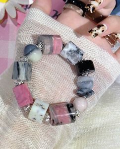 Pulsera de Resina de Lujo Hecha a Mano con Patrones de Color Exclusivos, Accesorio de Moda para Mujeres en Todo el Mundo - Product Image 2