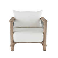 Fauteuil de jardin nordique de luxe avec structure en bois sculpté, idéal pour les projets d'aménagement intérieur et l'hôtellerie