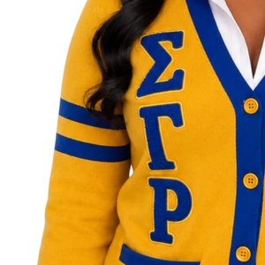 เสื้อคาร์ดิแกน SGRHO สีน้ำเงินสำหรับผู้หญิง ลายตัวอักษรกรีก ติดกระดุม ผ้าถัก สไตล์ลำลอง แฟชั่นมหาวิทยาลัย เสื้อคลุมคาร์ดิแกนแบบสั่งทำ - Product Image 4