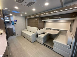 NOUVEAU 2023 CHEAP JAYCO MELBOURNE PRESTIGE Camping-car de luxe familial Euro 5 pour 4-6 personnes, sol en acrylique blanc, charge utile 11000 kg - Product Image 1