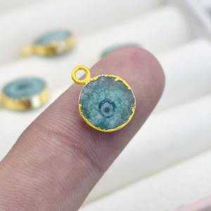 Pendentif Rond en Quartz Solaire Émeraude avec Bordure Plaqué Or, Breloque en Pierre Précieuse, Fourniture pour la Fabrication de Bijoux Bohèmes Tendance - Product Image 5