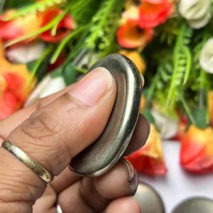 หินไพไรต์ธรรมชาติคุณภาพสูง รูปไข่ ขัดเงา ขนาดเล็ก ใช้สำหรับนวดฝ่ามือ หินบำบัด คริสตัลบำบัด บรรเทาความเครียด - Product Image 2