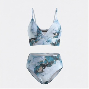 Ensemble de yoga 2 pièces imprimé papillon bleu avec finition dorée, body à col en V profond et jupe portefeuille longueur genou - Product Image 1
