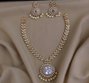 Conjunto de collar de circonita cúbica de calidad premium para mujer, estilo minimalista, collar tradicional indio con hermosos aretes para todas las ocasiones. - Product Image 6