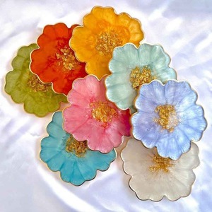 Elegante Juego de Posavasos Cuadrados y Redondos de Resina Epoxi Hechos a Mano con Soporte |   Decoración Resistente al Calor con Acabado Brillante - Product Image 2