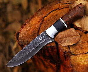 Couteau de chasse en acier carbone haut de gamme, performance ultime pour les chasseurs, manche en bois de cerf, avec étui. - Product Image 3