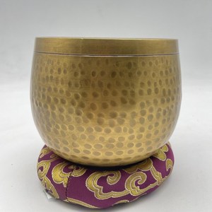 Bol chantant artisanal en laiton plaqué or martelé rond pour la prière, le bouddhisme, la méditation et la guérison – Laiton doré - Product Image 1