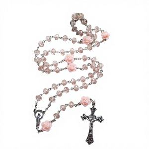 Collar con colgante de cruz de aleación de zinc con cadena de eslabones, diseño de oración con cristales y diamantes de imitación, chapado en plata, regalo moderno para hombres y mujeres. - Product Image 2