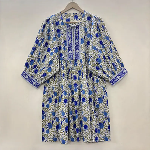 Robe décontractée mi-longue pour femme en coton tissé 100% uni, à manches courtes, taille empire, style babydoll, coupe ample et fonctionnelle à col en V oversize - Product Image 2