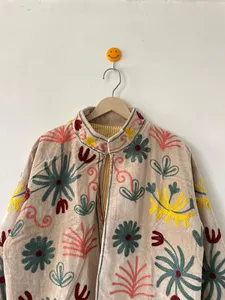Veste courte en velours beige vintage pour femme, brodée à la main avec des motifs floraux, style kimono, col mandarin, blazer chaud pour l'hiver - Product Image 3