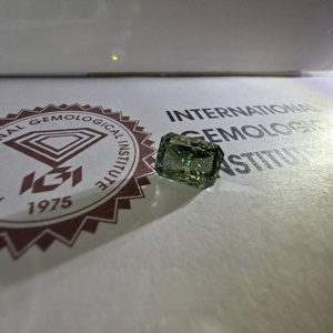 Diamante cultivado en laboratorio de 4 quilates, corte radiante, color verde intenso, claridad VS2, certificado IGI, piedra central suelta para joyería fina. - Product Image 2