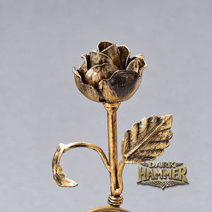 Estatua de Rosa de Metal Forjada a Mano con Base, Escultura Decorativa Realista en Bronce para Regalo del Hogar - Product Image 3