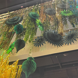 Vente en gros de décorations en papier nid d'abeille de Noël Fournitures de fête plates pour les arts et les occasions - Product Image 1