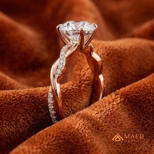 Anillo de compromiso y boda de lujo chapado en oro rosa con moissanita de corte redondo y pavé retorcido, regalo para mujer - Product Image 2