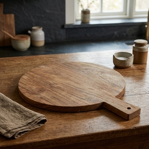 Tabla de cortar circular de teca con mango, pala de pizza de madera, bandeja decorativa artesanal para charcutería, bandeja de cocina. - Product Image 2