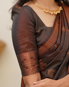Sari en soie traditionnel avec bordure Zari et pièce de blouse pour femme, couleur marron, pour mariage et occasions spéciales - Product Image 2