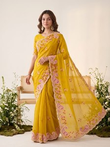 MB ETERNAL CLOTHING Saree Premium de Seda Espacial Rutva con Bordado C Pallu, Borde Calado y Blusa Bordada con Protección Solar - Product Image 1