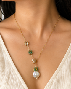 Collier personnalisé plaqué rhodium avec grande pièce de monnaie, perle, pierre précieuse verte et grappe de perles, chaîne câble, cadeau de luxe pour femme, bijoux de mariée - Product Image 1