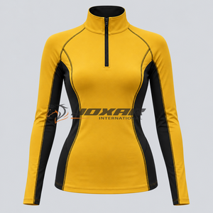 Camisetas de capa base premium para equitación que combinan tela suave al tacto, control de la humedad y un estilo moderno para el uso ecuestre diario. - Product Image 1