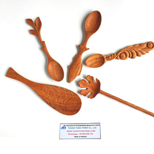 Tabla de cortar redonda de madera natural Thanh Tung Thinh con diseño de olas oceánicas - Product Image 1