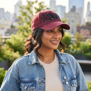 Casquette de baseball unique pour femme en dentelle avec détails floraux décoratifs en strass, panneaux en dentelle élégants, fermeture tendance, accessoire de mode pour la tête - Product Image 5
