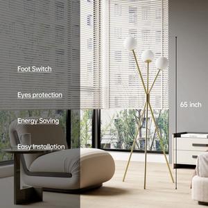 Lampe de sol d'angle minimaliste et fine avec LED blanc chaud à intensité variable pour petits espaces - Product Image 5