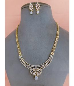 Elegante conjunto de collar y aretes con piedras chapadas en oro de la mejor calidad, ideal para bodas y ocasiones festivas, para mujeres. - Product Image 1