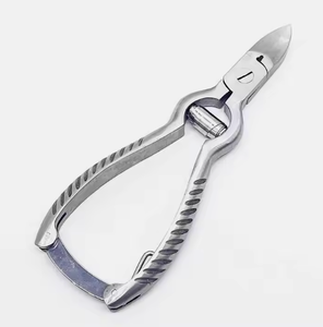 Coupe-cuticules professionnel extra fin en acier inoxydable, outil de manucure avec lames pointues et affûtées pour usage en salon de manucure - Product Image 1