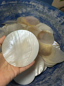 Assiette en nacre faite à la main, coquille naturelle, design moderne, plaqué argent, plat de service écologique pour la décoration intérieure et la salle à manger - Product Image 2