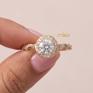 Anillo de compromiso con halo en espiral de diamante cultivado en laboratorio de corte redondo, plata de ley, para fiesta de bodas, banda trenzada pavé de 0.53 CT - Product Image 1