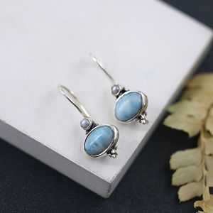 Boucles d'oreilles pendantes bohèmes en argent sterling 925 avec larimar naturel et perle, pierre précieuse ovale bleue, bijoux en gros - Product Image 3