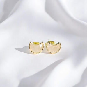 Boucles d'oreilles clous en quartz rose naturel 6x8mm en forme de croissant de lune, en argent sterling 925 plaqué or, serties clos, bijoux de mode pour femmes, vente en gros - Product Image 1