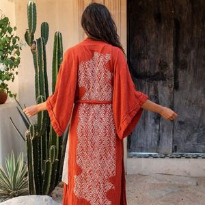 Prix de gros Robe Kimono Cardigan pour Femme, Cape Enveloppante Tribal Ibiza, Robe Bohème, Robe de Plage en Coton Brut, Cache-maillot de bain rouge - Product Image 4