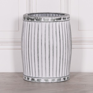 Macetero Metálico Rústico de Diseño Vertical Acanalado con Acabado Gris para Jardín Exterior - ¡Venta Caliente! - Product Image 1