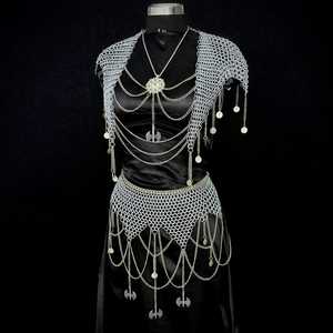 Vestido de armadura de malla plateada con eslabones de acero y diseño antiguo para disfraz medieval - Product Image 6