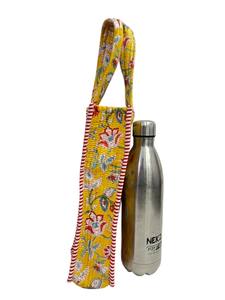 Bolsa de algodón acolchada floral hecha a mano de primera calidad para botella de agua |   Portavasos de Alta Calidad con Asa de Transporte |   Bolsa de Viaje Ecológica Unisex - Product Image 2