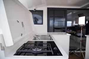 Yate de vela deportivo de 44 pies, fabricado a medida |   Visita a la Fábrica y Experiencia de Viaje de Lujo - Product Image 3