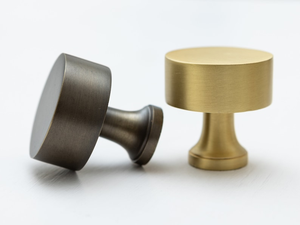 Bouton de meuble rond en laiton massif pour cuisine et chambre, poignée de tiroir circulaire simple, quincaillerie de porte d'armoire - Product Image 1