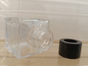 Vente en gros de flacons diffuseurs en verre transparent carrés vides de 50 ml, faciles à ouvrir, emballés dans un carton, flacon en verre - Product Image 3