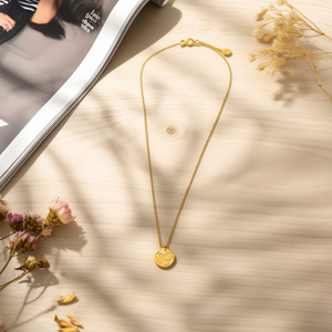 Collana con ciondolo a V in acciaio inossidabile placcato oro, gioiello minimalista da donna per tutti i giorni, idea regalo. - Product Image 3