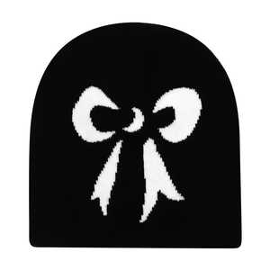 Gorro Negro de Alta Calidad con Estrella Gris Personalizada y Bordado Blanco con Firma, Unisex, Casual, para Invierno - Product Image 3