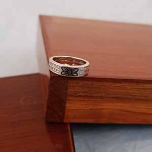 แหวนผีเสื้อประดับเพชร คลาสสิก เรียบหรู สำหรับผู้หญิง งานแต่งงาน งานหมั้น ของขวัญแทนใจ ใช้ได้ทุกวัน รีวาเลีย ไมโครอินเซ็ท - Product Image 3