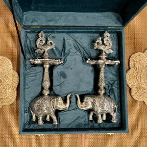 Artisanat métallique fait main, éléphant plaqué argent, forme SAMAI / DIYA, paire avec boîte en velours - Product Image 1